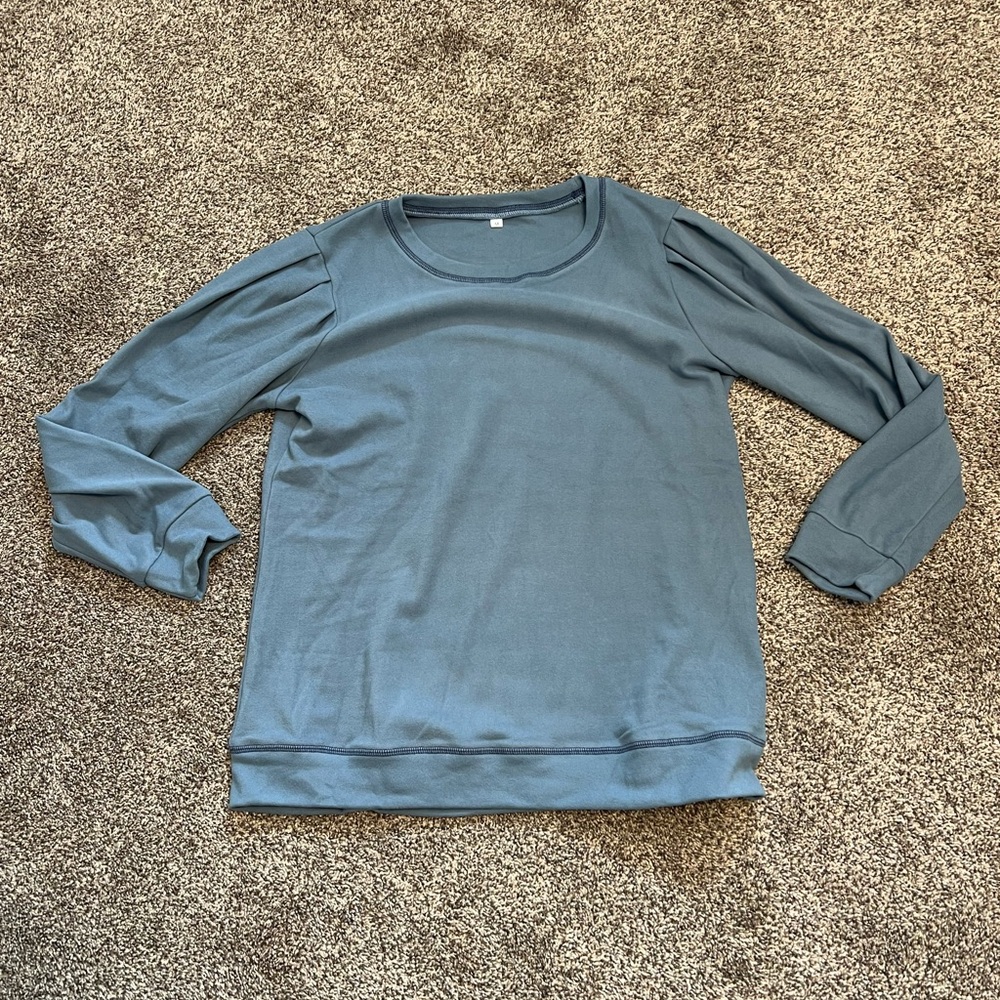 Women's Scoop Neck Long Sleeve Top in Slate Blue